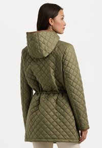Lauren Ralph Lauren CREST-PATCH DIAMOND-QUILTED HOODED COAT - Parkas - olive fern