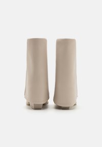 Madden Girl ABILENE - Botine clasice - bone paris