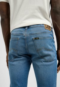 Lee DAREN   - Vaqueros rectos - baleigh