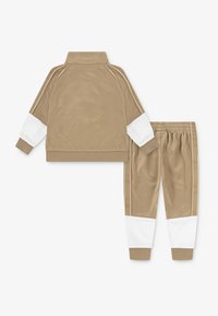 Jordan COLOR BLOCK TRICO TAPING UNISEX SET - Trainingsanzug - beige