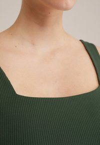 WE Fashion Top - green