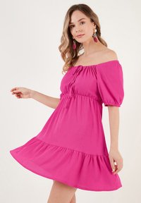 LELA REGULAR FIT - Nappali ruha - fuchsia