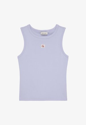 Mouwloze geribbelde lila crop top met ronde hals en klein rood-wit Calvin Klein-logo op de borst.