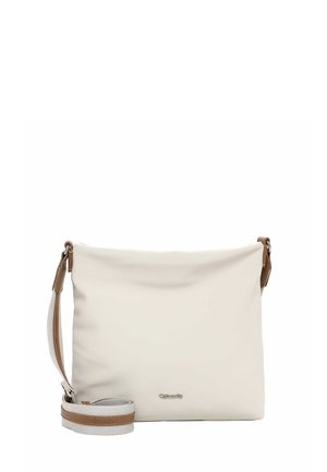 Cremfarbene, rechteckige Umhängetasche mit verstellbarem weiß-braunem Riemen und kleinem Metall-Logo der Marke vorne in der Mitte.