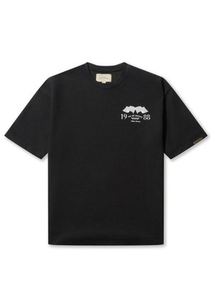 Čierne bavlnené tričko s krátkym rukávom, so zobrazením bielej grafiky hôr a textom "19" a "88" na hrudi.