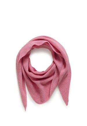 Écharpe triangulaire rose tricotée douce, pliée en boucle avec deux extrémités pointues, présentée sur fond blanc.