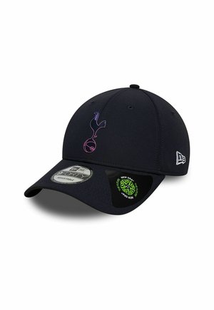 Casquette de baseball noire réglable avec un logo Tottenham Hotspur violet et rose à l'avant et un logo New Era blanc sur le côté.
