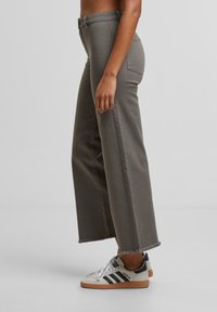 Urban Classics Trapezaste traperice - olive