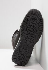 Thumbnail Image 5