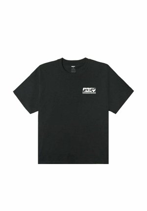 T-shirt nera a maniche corte con scollo tondo con piccolo logo bianco "OBEY Propaganda Services" nella parte superiore sinistra del petto.