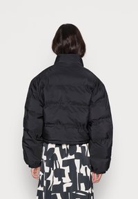 Weekday PROMIS SHORT PUFFER JACKET - Casaco de inverno - black