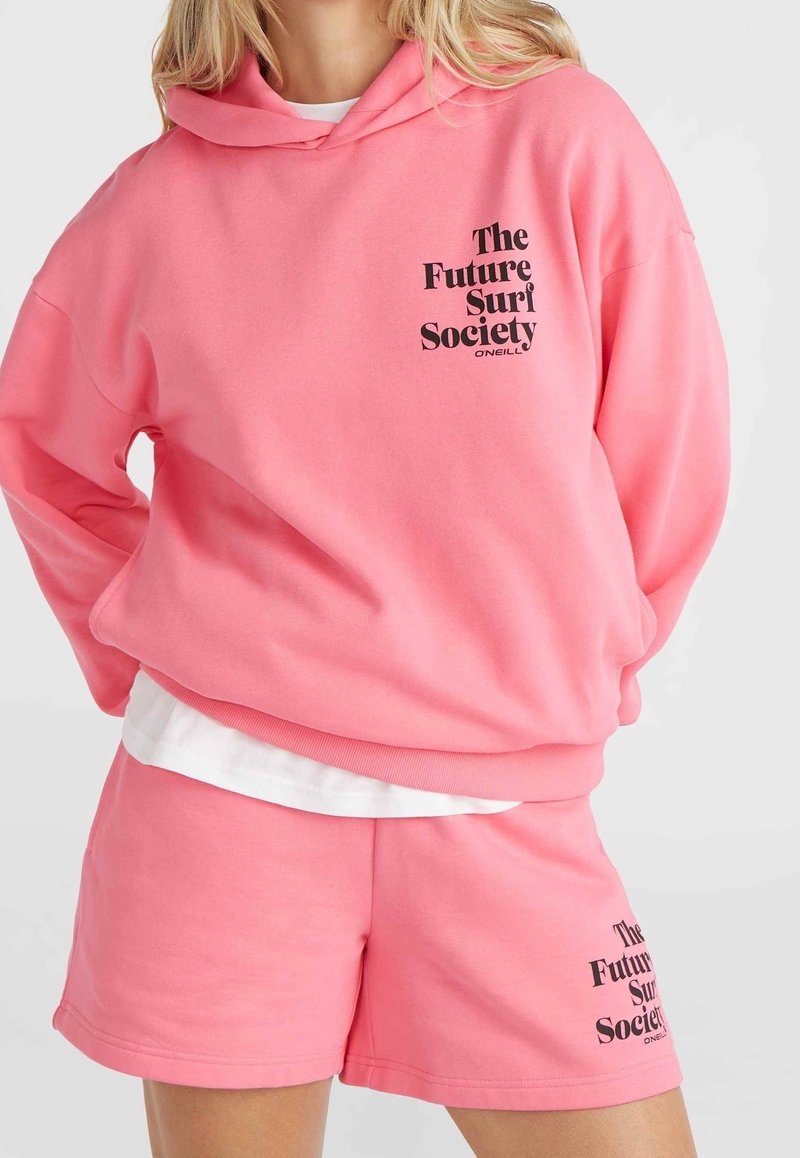 Rosa Kapuze mit einer Fronttasche, die schwarzen Text "The Future Surf Society O'Neill" trägt. Kombiniert mit passenden Shorts, beide aus weichem Material.