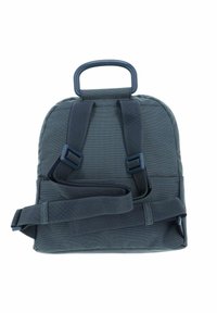Borsa texture blu con manico curvo, spallacci regolabili e design a tinta unita. Presenta cuciture rinforzate e hardware robusto.