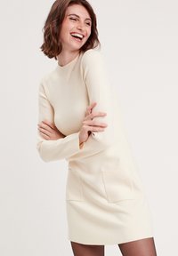 Cache Cache MIT TASCHEN - Strickkleid - ecru