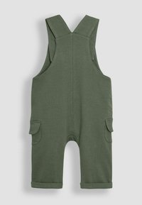 Bomulds overalls i olivengrøn med justerbare stropper, to frontlommer, optrukne manchetter og en blød tekstur.