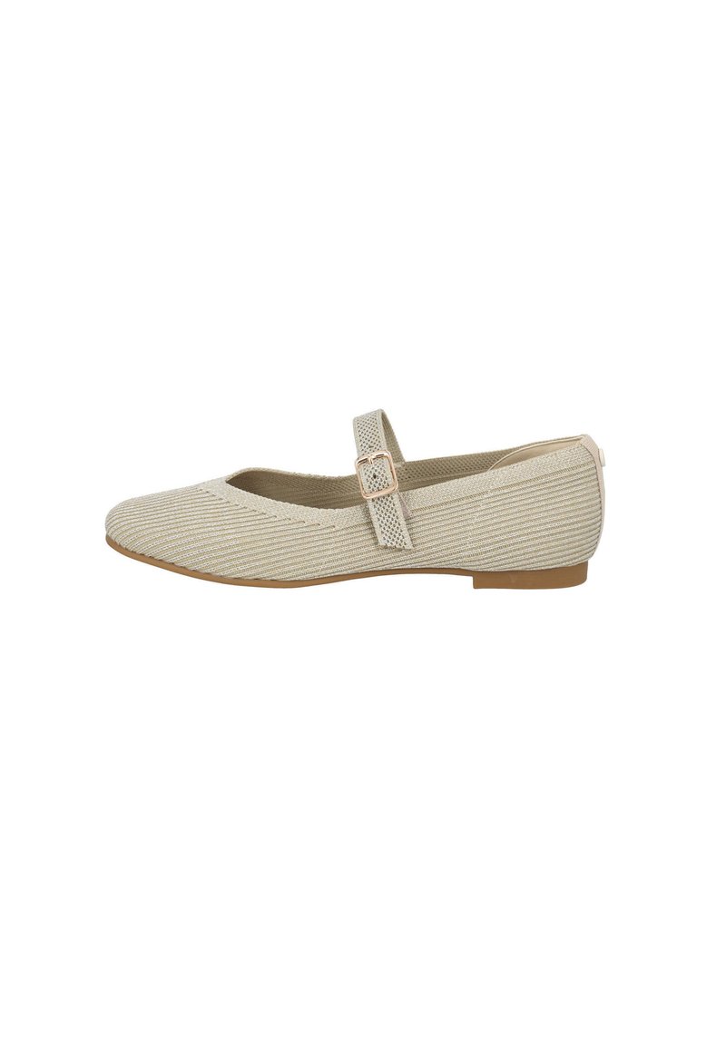Zapato plano beige a rayas con puntera redondeada y una sola correa ajustable en el empeine, con un tacón bajo y tela texturizada.