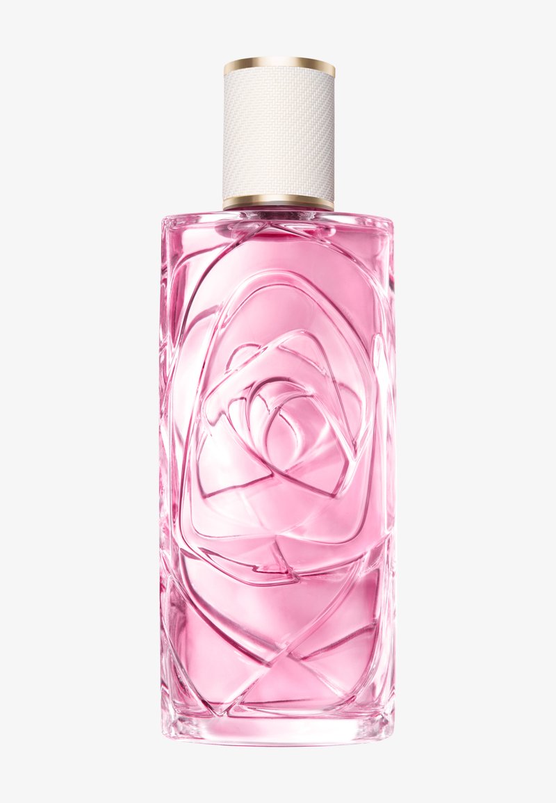 Bottiglia alta rettangolare in vetro per profumo con liquido rosa e tappo bianco testurizzato con bordatura dorata.