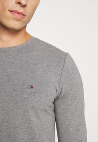 Tommy Hilfiger STRETCH SLIM FIT - Camisola de manga comprida - grey