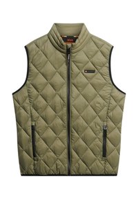 Gequilted olijfgroen vest met hoge kraag, zwarte rits en zijvakken. Heeft een subtiele merklogo op de borst en een gladde textuur.
