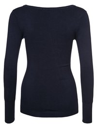 Marinblå långärmad tröja med rundad halsringning, tillverkad av ett mjukt stickat tyg. Har en figurnära siluett och ribbad fåll.
