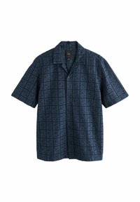 Camisa de manga corta, de color azul marino, con un patrón de cuadro, que cuenta con botones, cuello y una tela texturada.