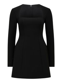 Schwarzes Langarmkleid mit quadratischem Ausschnitt, tailliertem Oberteil und schwingendem Rock. Glatte Textur mit verdecktem Reißverschluss auf der Rückseite.