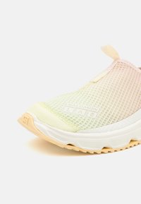 Salomon Sportstyle RX MOC 3.0 UNISEX - Mokasīni - cloud pink/white jade/aurora red