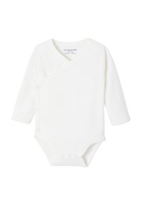 Weißer Baumwollbody mit langen Ärmeln und Wickeldesign, ausgestattet mit Druckknöpfen am Boden und einer weichen, glatten Textur.