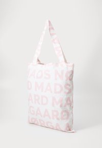 Borsa in cotone di forma rettangolare, con grande testo rosa chiaro su sfondo bianco e due manici robusti.