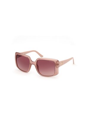 Ochelari de soare cu un design chunky, pătrat. Ramă transparentă de un roz deschis cu lentile roz închis cu gradient. Detaliu de marcă pe braț cu logo.