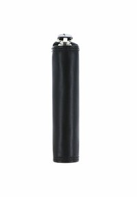 Briquet jetable noir avec un dessus en métal et une molette d’allumage, montré à la verticale sur un fond blanc.