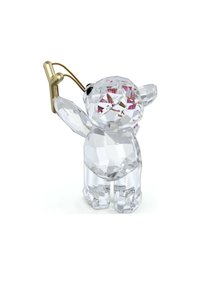 Kristallbjörn i miniatyr med klara fasetter, små svarta ögon och en hållande del i guldfärg; har en rosa blommönsterdesign på baksidan.