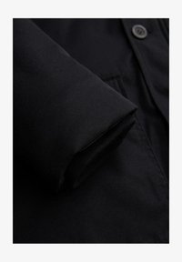 Seleccionado, black