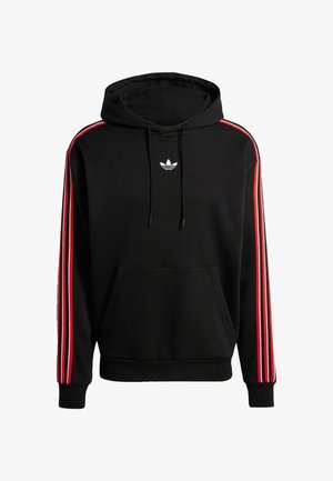 Čierna mikina s kapucňou z mäkkého materiálu, so červenými a bielymi pruhmi na rukávoch, predným vreckom a bielym logom uprostred hrudníka.