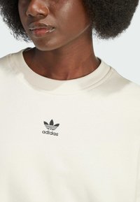 adidas Originals ESSENTIALS OVERSIZED - Felpa - white