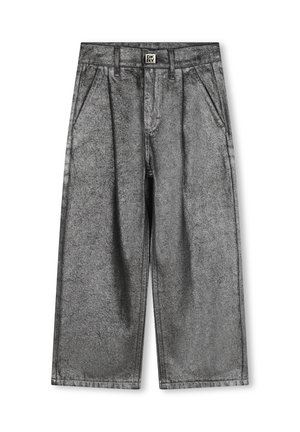 Pantaloni in denim grigio a vestibilità ampia con tasche laterali, pinces frontali, passanti per cintura e una etichetta DKNY in vita.