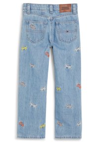 Světlé modré džíny z denimu s rovnými nohavicemi, zdobené vícebarevnými vyšívanými nápisy "Tommy" po celé látce, se dvěma zadními kapsami.