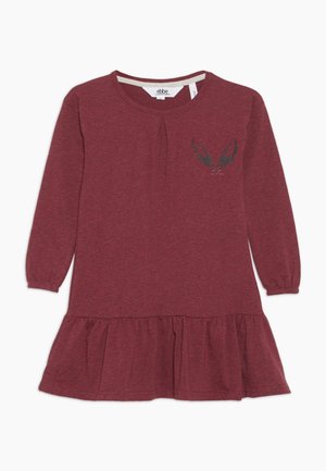 Bordeauxrode jurk met lange mouwen gemaakt van zachte stof, met een ronde halslijn, plooi-detail en een gerimpelde zoom. Subtiele borduring op de borst.