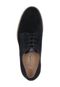 Chaussure en daim noir avec fermeture à lacets, bout arrondi, semelle en caoutchouc marron et semelle intérieure rembourrée étiquetée "SUPER SOFT". Pas de motifs ni d'accents visibles.