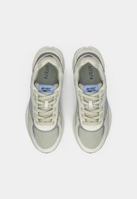 HI-TEC HTS74 SHADOW UNISEX  - Sporta apavi - star white/shark skin/blue heron