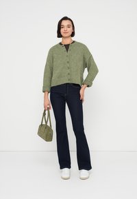BDG Urban Outfitters HORN BUTTON - Neuletakki - green