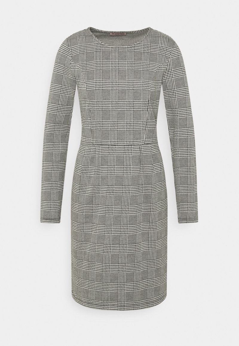 Robe à manches longues à carreaux gris et noirs avec taille cintrée et encolure ronde, longueur au genou, présentée sur un fond blanc.