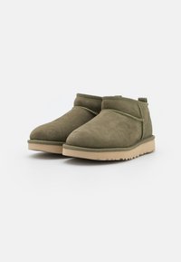 UGG CLASSIC ULTRA MINI - Botas de inverno - burnt olive