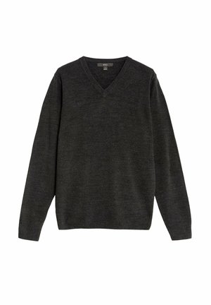 Pull à col en V gris foncé en tissu doux et texturé avec des manches longues et des poignets côtelés, présentant une coupe classique sans motifs.