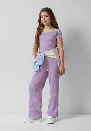 VERKÜRZTES  IM SLIM FIT - Basic T-shirt - lavendel