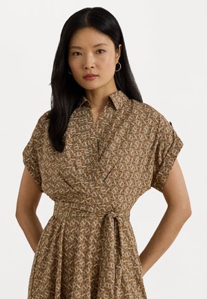 GEO PRINT BELTED CREPE DRESS - Abito a camicia - taupe