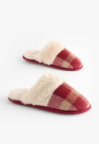 Punaiset ja beige ruudulliset tossut, joissa on pehmeä tekoturkisl lining ja päällinen. Helppo laittaa jalkaan, pyöreä varvastyyny ja litteä, joustava pohja.