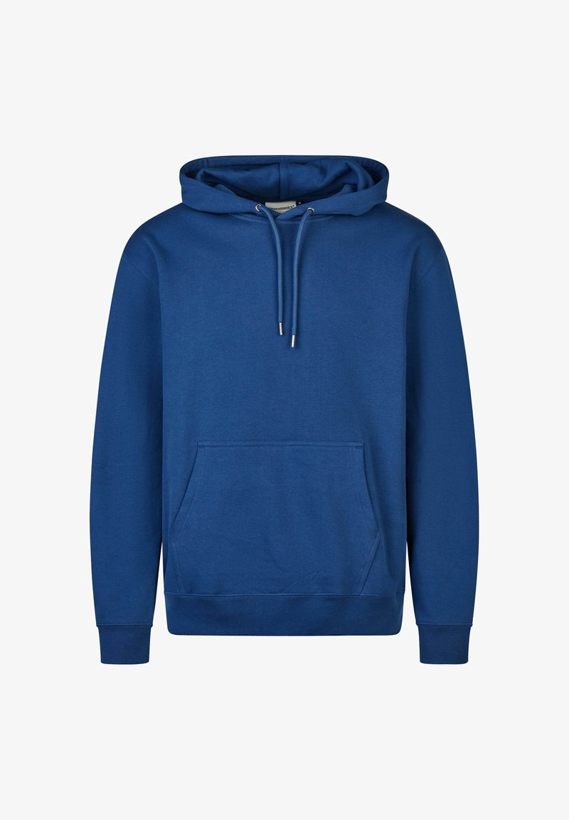 Blaues Hoodie mit Kängurutasche, Kordelzugkapuze, gerippten Bündchen und glatter Baumwolltextur. Klassisches Pulloverdesign.