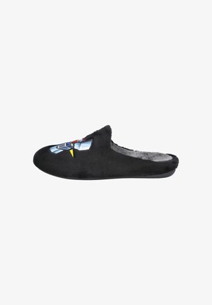 Zapatilla negra tipo slip-on de felpa que presenta una textura suave y un diseño gráfico colorido en la parte superior. Suela plana con forma de punta redondeada.