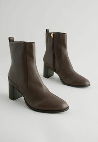 Next FOREVER COMFORT REGULAR WIDE FIT - Klasične gležnjače - dark brown